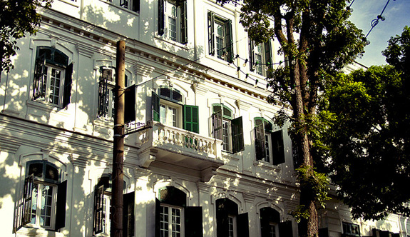 french-colonial-hotel-hanoi-large