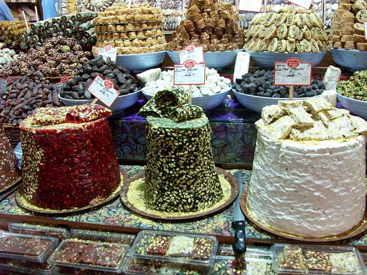 Turkish Delight is available in many delicious varieties in Istanbul's markets. Photo: Inka Piegsa-Quischotte